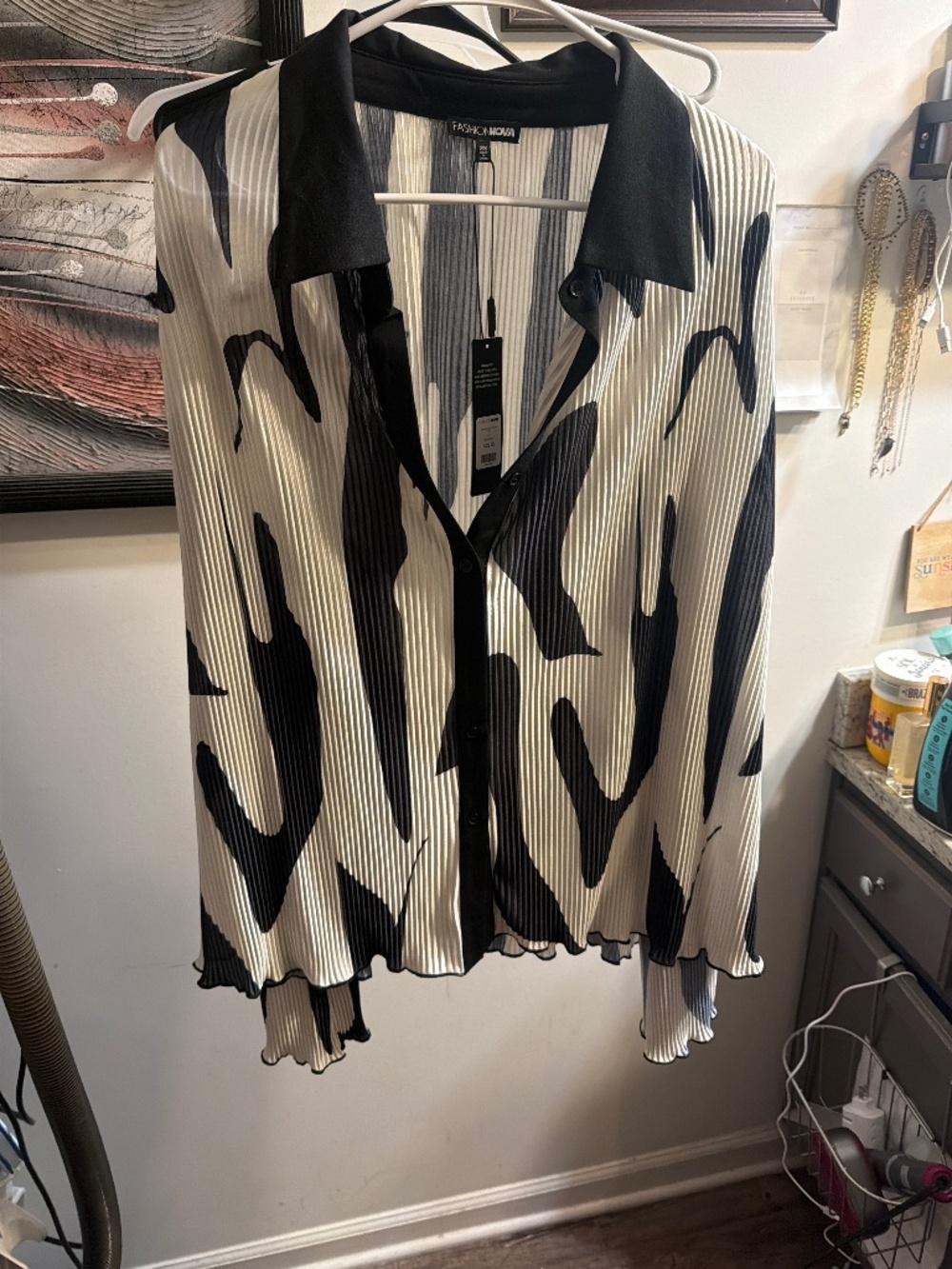 Black & Cream Pleated blouse